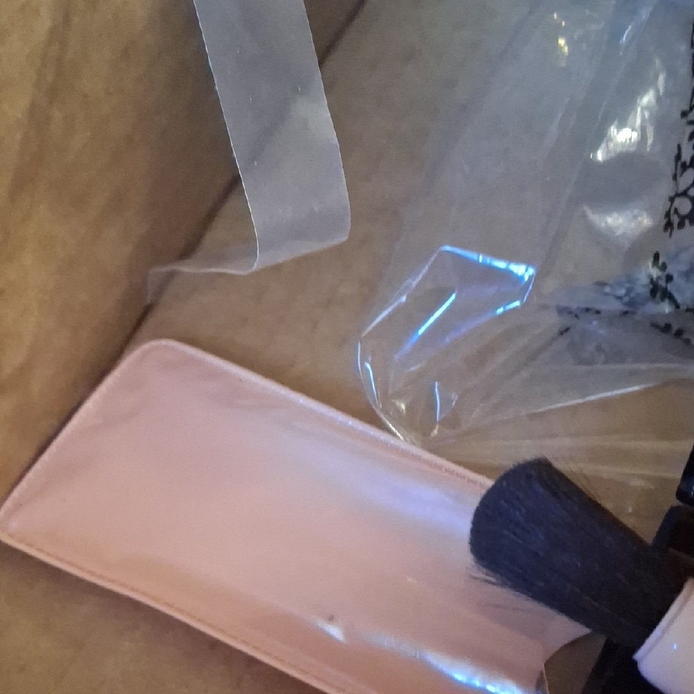 Pink Travel Makeup Brush with Brown Compact Case - Picture 3 of 8